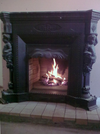 Semineu foc deschis Antic